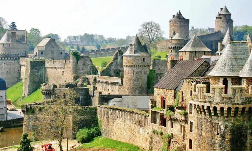 Gite La Maison La Saint-Aubin-d'Aubigne المظهر الخارجي الصورة