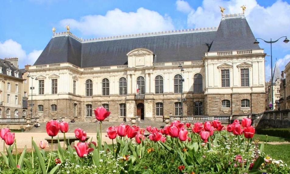 Gite La Maison La Saint-Aubin-d'Aubigne المظهر الخارجي الصورة